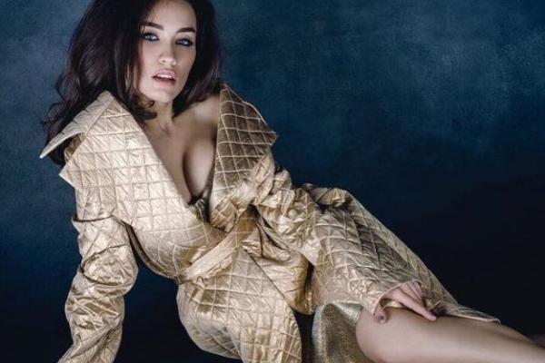 Певица Виктория Дайнеко шокировала фанатов откровенным нарядом