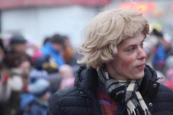 В Горловке на открытии елки подарки раздавали "избранным детям"