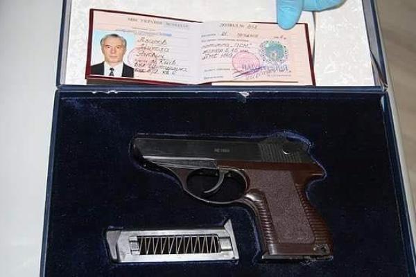 Названа оценочная стоимость вещей из квартиры Азарова