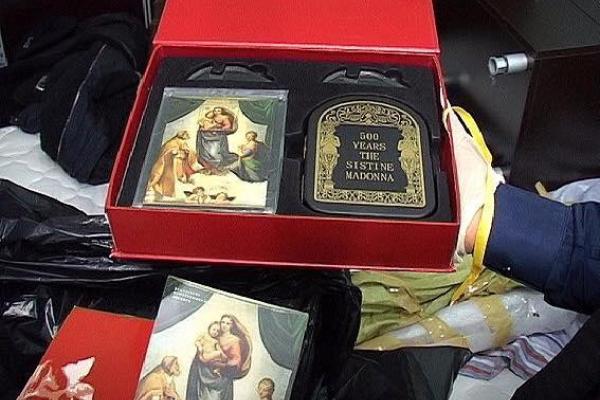 Названа оценочная стоимость вещей из квартиры Азарова