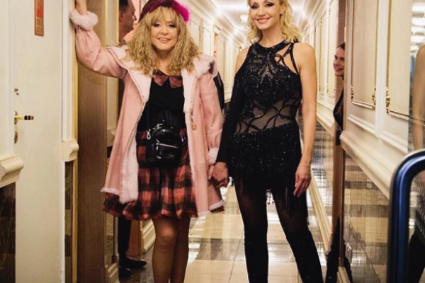 Певица Алла Пугачева шокировала фанатов необычным аутфитом