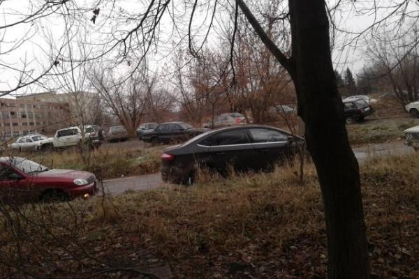 Успеть до 20 декабря: в "ДНР" водители стоят в огромных очередях, чтобы перерегистрировать машины