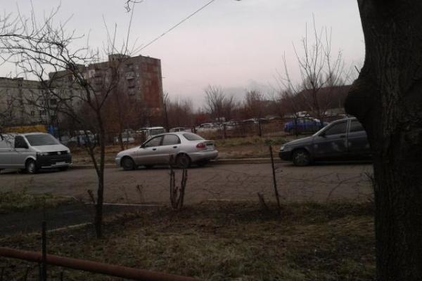 Успеть до 20 декабря: в "ДНР" водители стоят в огромных очередях, чтобы перерегистрировать машины