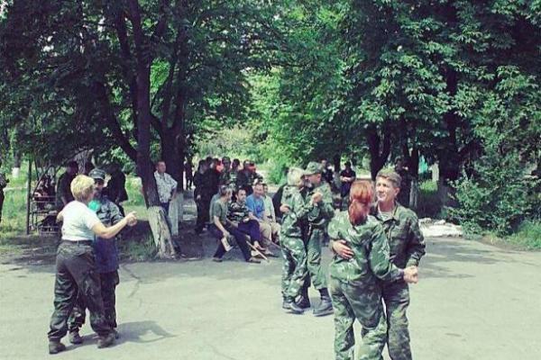 Выезжая из больницы Дебальцево, представители "госпиталя ДНР", выкручивали розетки и хотели снять линолеум