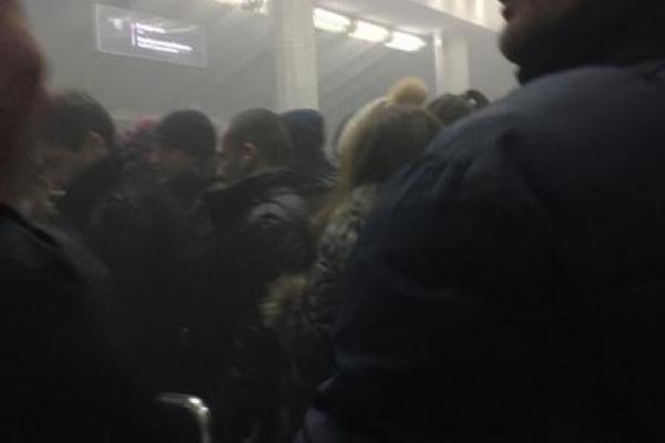 В Харькове из-за сильного задымления пришлось закрыть станцию метро В Харькове из-за сильного задымления пришлось закрыть станцию метро