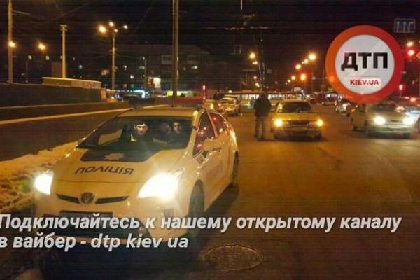 В Киеве произошло страшное ДТП: под колеса автомобиля попали дети В Киеве произошло страшное ДТП: под колеса автомобиля попали дети