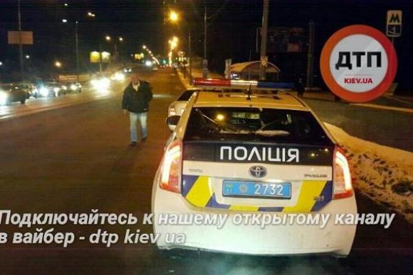 В Киеве произошло страшное ДТП: под колеса автомобиля попали дети В Киеве произошло страшное ДТП: под колеса автомобиля попали дети