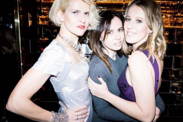 Собчак "зажгла" на дне рождения подруги