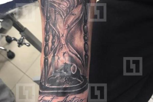 Тарасов перебил татуировку, ранее посвящённую Бузовой