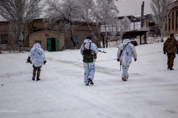 В Сети появились фото бойцов ВСУ в освобожденном Новолуганском