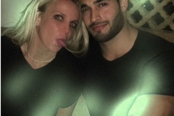 Бритни Спирс подтвердила слухи о романе с 23-летним Сэмом Асгари