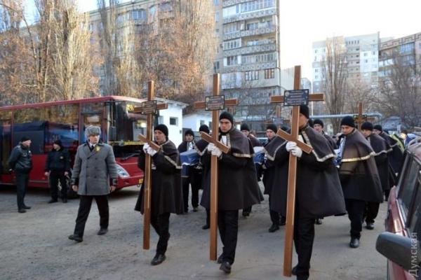 В Одессе простились с многодетной семьей, погибшей страшной смертью