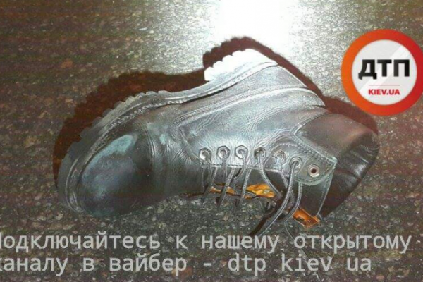 В Киеве "Сузуки" сбила пешехода: мужчина в критическом состоянии В Киеве "Сузуки" сбила пешехода: мужчина в критическом состоянии