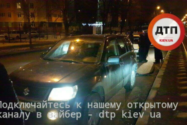 В Киеве "Сузуки" сбила пешехода: мужчина в критическом состоянии В Киеве "Сузуки" сбила пешехода: мужчина в критическом состоянии