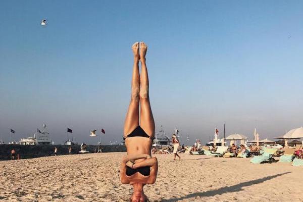 Телеведущая Виктория Боня похвасталась шикарной фигурой в купальнике