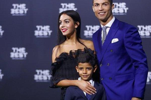 Криштиану Роналду показал публике свою возлюбленную