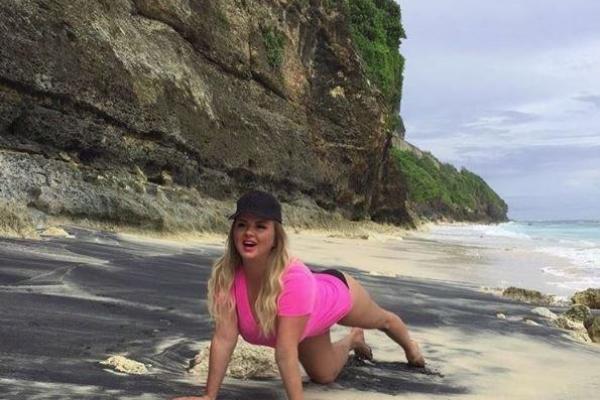 Певица Анна Семенович порадовала поклонников откровенной фотосессией на острове Бали