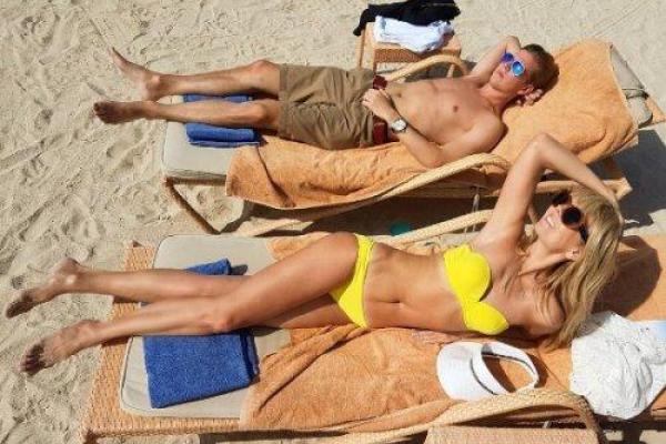 Певица Валерия поразила фигурой в купальнике