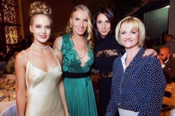 Исполнительница Глюкоза появилась на публике без нижнего белья