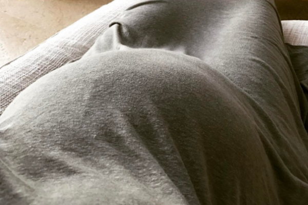 Актриса Анастасия Калманович призналась, что станет матерью в третий раз