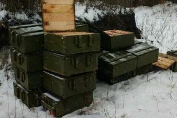 На Донбассе обнаружено 3 огромных клада с боеприпасами боевиков
