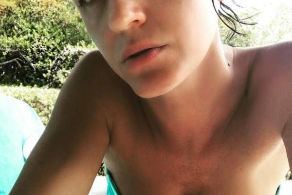 Певица Слава показала откровенное фото в купальнике Певица Слава показала откровенное фото в купальнике