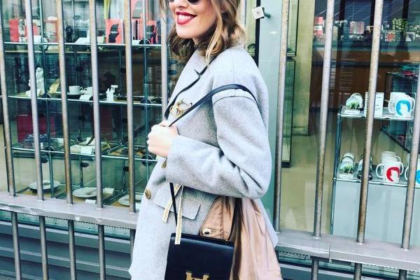 Телеведущая Ксения Собчак улетела в Париж, оставив дома маленького сына Телеведущая Ксения Собчак улетела в Париж, оставив дома маленького сына