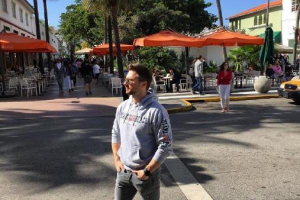 Стало известно, с кем встречается Сергей Лазарев