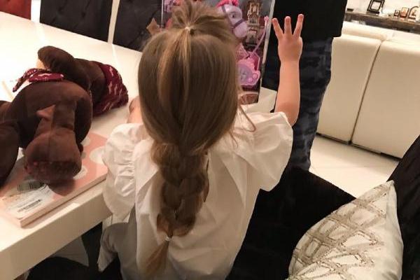 Актриса Кристина Асмус трогательно поздравила дочь с 3-летием