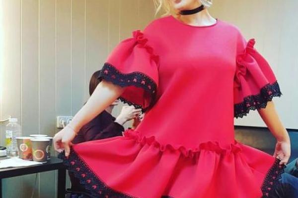 Полина Гагарина в прямом эфире заявила о беременности