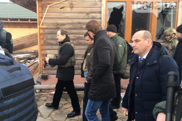 Новому председателю ОБСЕ показали страшные последствия российской агрессии в Донбассе Новому председателю ОБСЕ показали страшные последствия российской агрессии в Донбассе