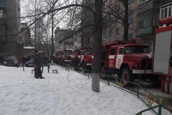 В Харьковской области прогремел мощный взрыв в многоэтажке: одну из жертв взрывной волной выбросило с балкона В Харьковской области прогремел мощный взрыв в многоэтажке: одну из жертв взрывной волной выбросило с балкона