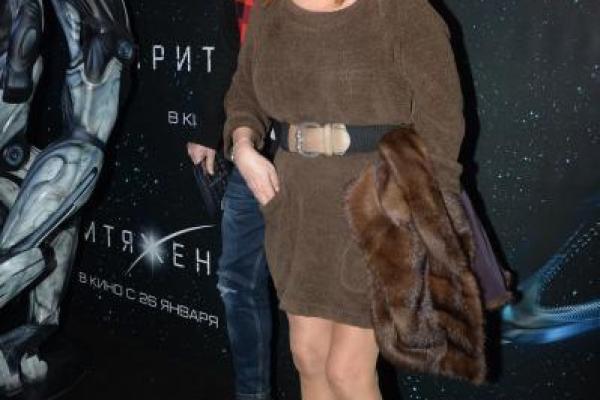 Певица Алла Пугачева поразила публику смелым нарядом