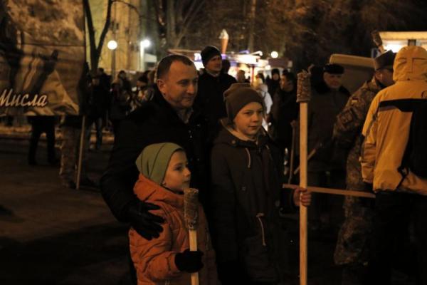 Появились фото и видео факельного шествия в честь Героев Крут в Киеве Появились фото и видео факельного шествия в честь Героев Крут в Киеве