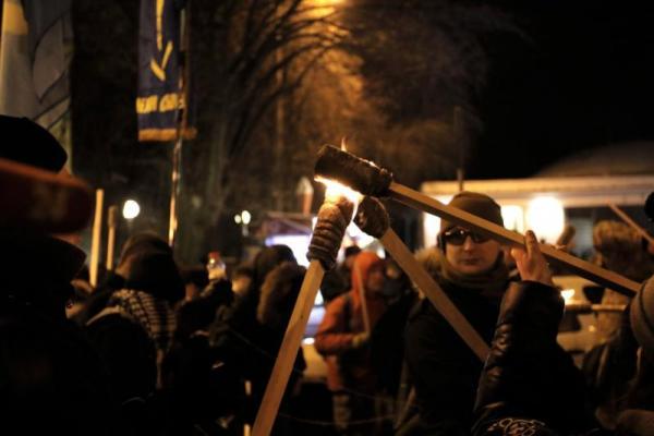 Появились фото и видео факельного шествия в честь Героев Крут в Киеве Появились фото и видео факельного шествия в честь Героев Крут в Киеве