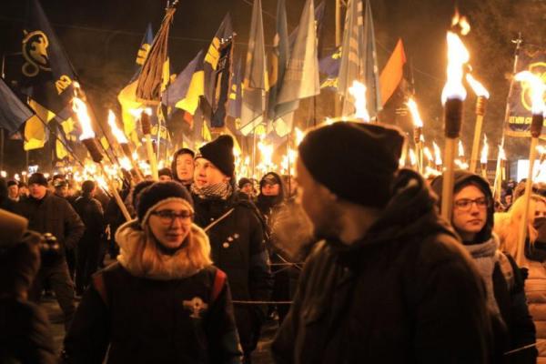 Появились фото и видео факельного шествия в честь Героев Крут в Киеве Появились фото и видео факельного шествия в честь Героев Крут в Киеве