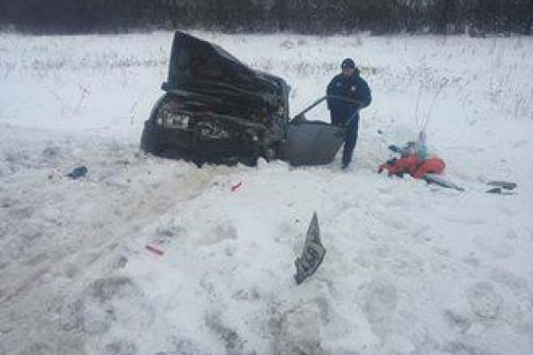В Луганской области произошло жуткое ДТП: "Hyndai" выехал на встречку и врезался в "девятку"