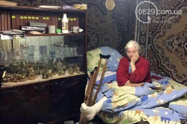 В Мариуполе полиция задержала напавших на пенсионерку преступников В Мариуполе полиция задержала напавших на пенсионерку преступников