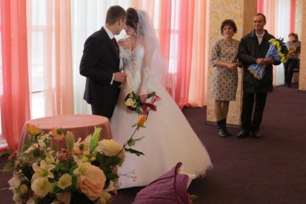 В Мелитополе сыграли свадьбу бойцы АТО: в ЗАГС они отправились прямо с передовой