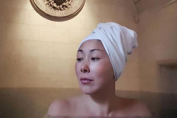 Певица Анита Цой показала, как выглядит без макияжа