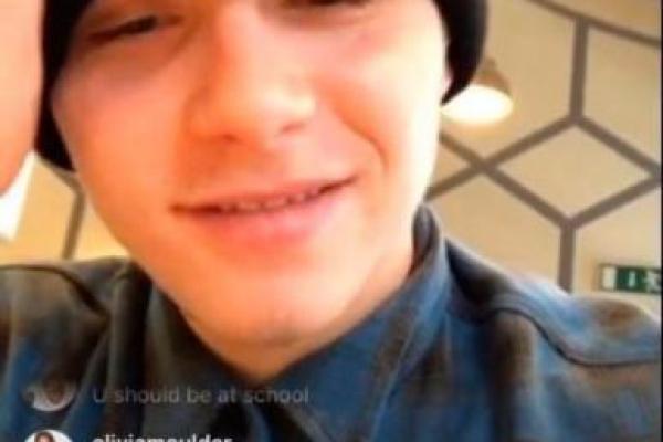 Футболист Дэвид Бекхэм высмеял старшего сына перед тысячами поклонниц