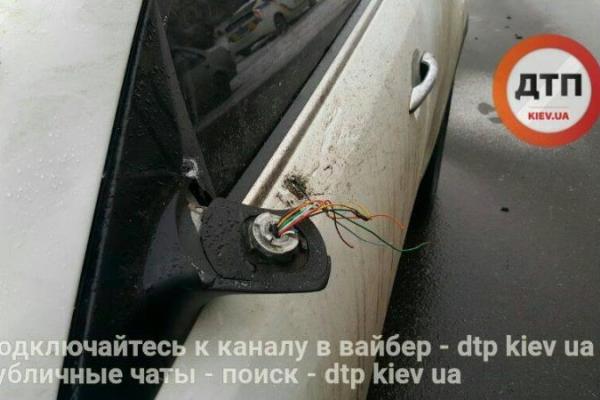 В Киеве произошла страшная авария, в которой погибла 19-летняя девушка В Киеве произошла страшная авария, в которой погибла 19-летняя девушка