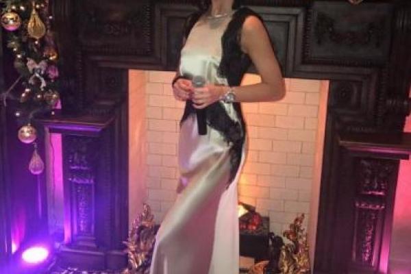 Бузова посетила корпоратив без нижнего белья