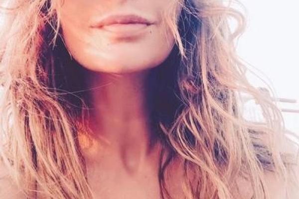 Фанаты раскритиковали внешний вид звезды "Comedy Woman" на снимке с отдыха