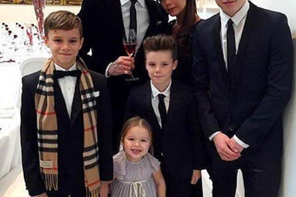 Звездная пара Дэвид и Виктория Бекхэм сыграли свадьбу во второй раз