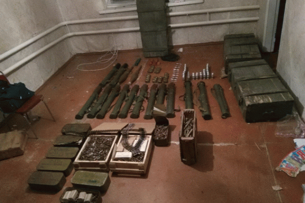 На Луганщине обнаружили большой тайник с боеприпасами боевиков