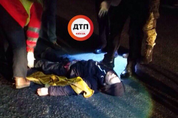 В Киеве Хонда сбила нетрезвого пешехода-нарушителя, которого затем переехало неизвестное авто В Киеве Хонда сбила нетрезвого пешехода-нарушителя, которого затем переехало неизвестное авто