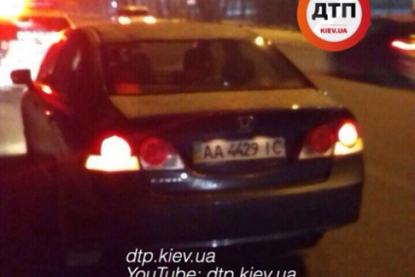 В Киеве Хонда сбила нетрезвого пешехода-нарушителя, которого затем переехало неизвестное авто В Киеве Хонда сбила нетрезвого пешехода-нарушителя, которого затем переехало неизвестное авто