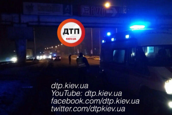 В Киеве Хонда сбила нетрезвого пешехода-нарушителя, которого затем переехало неизвестное авто В Киеве Хонда сбила нетрезвого пешехода-нарушителя, которого затем переехало неизвестное авто