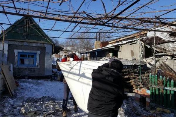 Ночной обстрел Авдеевки: в сети появились жуткие фото разрушений
